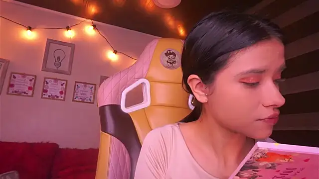 Lana Dreams  online show from 11-26-25, 12:33