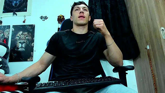 Snapshot of javiersexymann chatting on 03-02-25, 03:24 javiersexymann online show from 03-02-25, 03:24