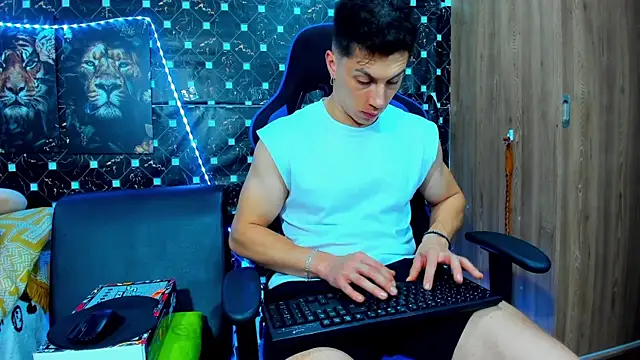 Snapshot of javiersexymann chatting on 09-23-25, 05:10 javiersexymann online show from 09-23-25, 05:10