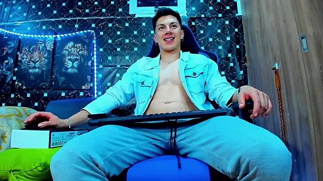 Snapshot of javiersexymann chatting on 09-25-25, 10:35 javiersexymann online show from 09-25-25, 10:35