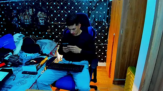 Snapshot of javiersexymann chatting on 12-04-25, 12:31 javiersexymann online show from 12-04-25, 12:31