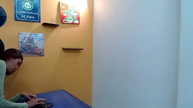 skinnyverus18 online show from 04-05-26, 06:27