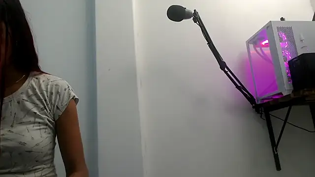 skinnyverus18 online show from 05-22-26, 07:41