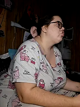 Snapshot of GoddessDess chatting on 10-22-25, 01:11 GoddessDess online show from 10-22-25, 01:11