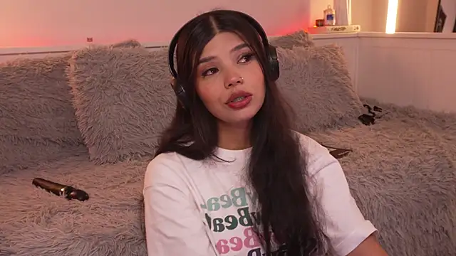 sophieee art online show from 01-12-26, 04:39