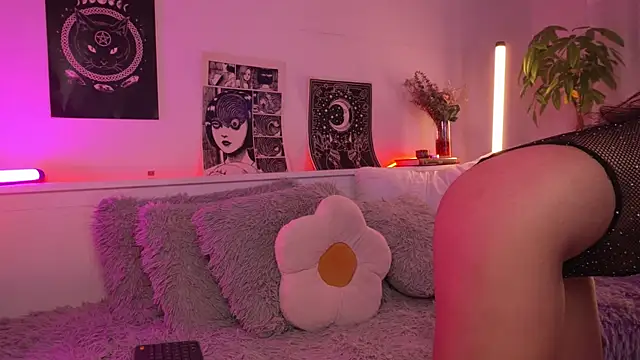 sophieee art online show from 02-26-26, 04:33