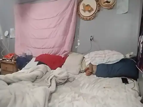 Snapshot of Dick2long87 chatting on 01-18-26, 02:37 Dick2long87 online show from 01-18-26, 02:37