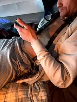 Snapshot of handyman7766 chatting on 11-15-25, 09:00 handyman7766 online show from 11-15-25, 09:00