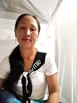 Snapshot of cute_love00 chatting on 10-22-25, 06:35 cute love00 online show from 10-22-25, 06:35