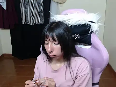 ScarlettShirahoshi online show from 11-24-25, 08:19