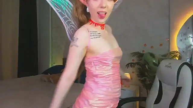 Lunar Lily online show from 10-29-25, 06:26