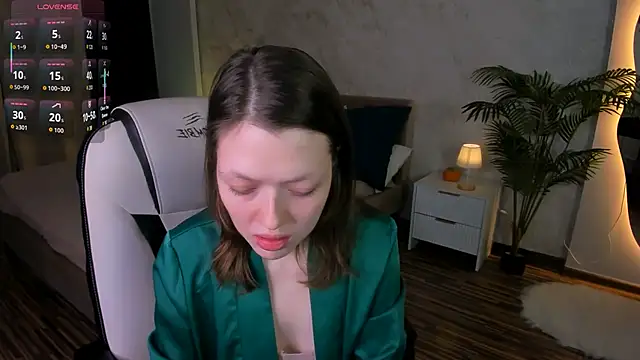 Lunar Lily online show from 11-11-25, 05:40