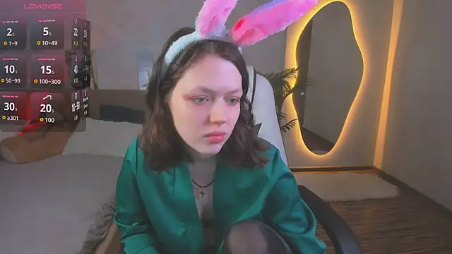 Lunar Lily online show from 04-05-26, 05:37