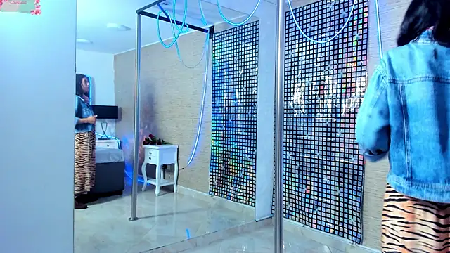 MiaAmore  online show from 11-02-25, 02:19