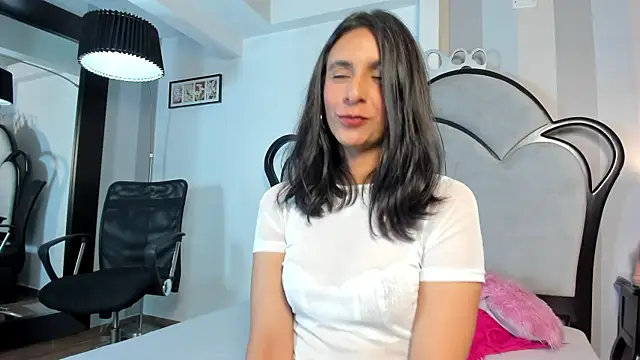 Snapshot of MiaAmore_ chatting on 06-19-26, 04:44 MiaAmore online show from 06-19-26, 04:44