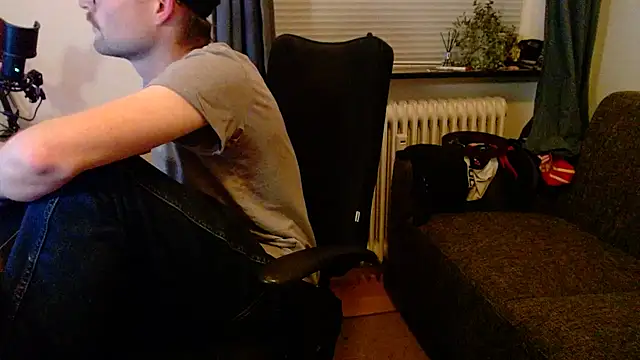 ChefDeLust online show from 11-18-25, 06:01