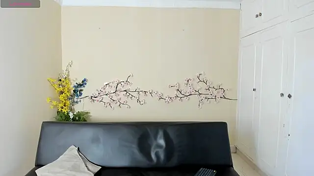 Snapshot of zarek_lux chatting on 06-28-26, 03:18 zarek lux online show from 06-28-26, 03:18