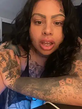 chicanachic13 online show from 11-19-25, 02:55