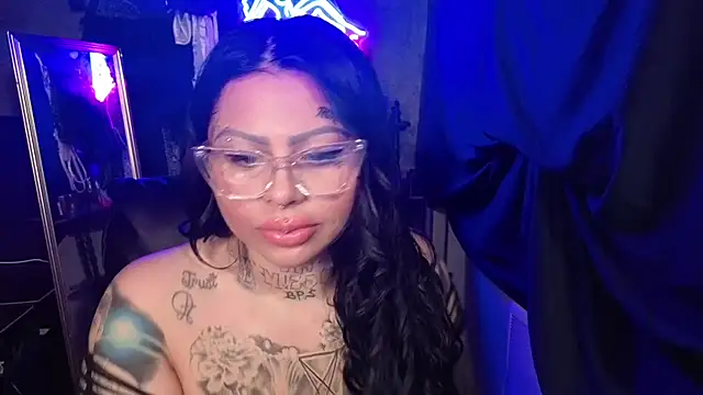 Snapshot of chicanachic13 chatting on 02-19-26, 08:54 chicanachic13 online show from 02-19-26, 08:54