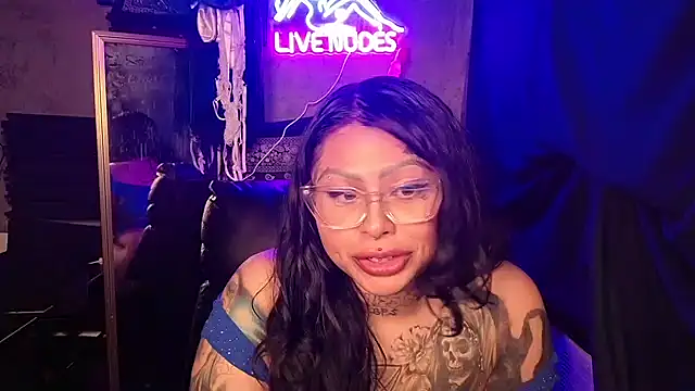 Snapshot of chicanachic13 chatting on 02-20-26, 07:21 chicanachic13 online show from 02-20-26, 07:21