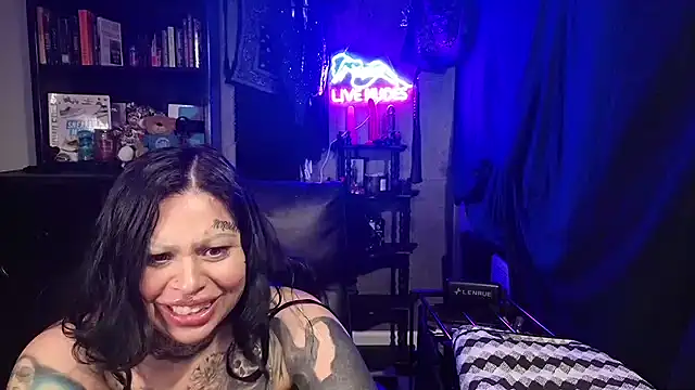 Snapshot of chicanachic13 chatting on 02-28-26, 09:43 chicanachic13 online show from 02-28-26, 09:43