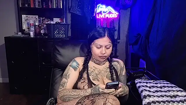 Snapshot of chicanachic13 chatting on 03-01-26, 08:49 chicanachic13 online show from 03-01-26, 08:49