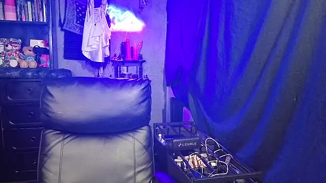 Snapshot of chicanachic13 chatting on 03-21-26, 04:17 chicanachic13 online show from 03-21-26, 04:17