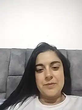 Snapshot of Nahomi_04 chatting on 10-20-25, 02:45 Nahomi 04 online show from 10-20-25, 02:45