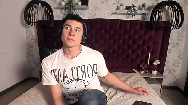 Snapshot of AustinJones_ chatting on 06-02-26, 06:10 AustinJones online show from 06-02-26, 06:10