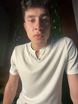 Snapshot of AustinJones_ chatting on 07-11-26, 05:37 AustinJones online show from 07-11-26, 05:37