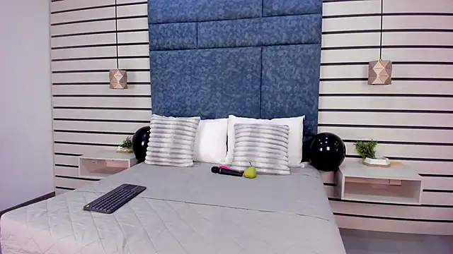 NatyLeone online show from 10-08-25, 08:06