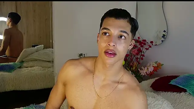 Snapshot of Troye_Williams chatting on 07-10-26, 12:04 Troye Williams online show from 07-10-26, 12:04