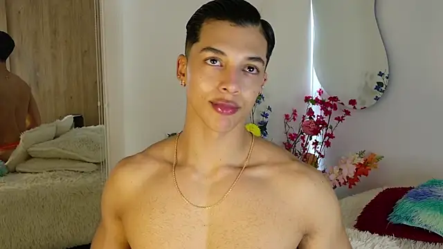 Snapshot of Troye_Williams chatting on 07-16-26, 01:06 Troye Williams online show from 07-16-26, 01:06