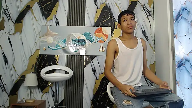 BEAUTY BOYS1 online show from 02-24-26, 07:12