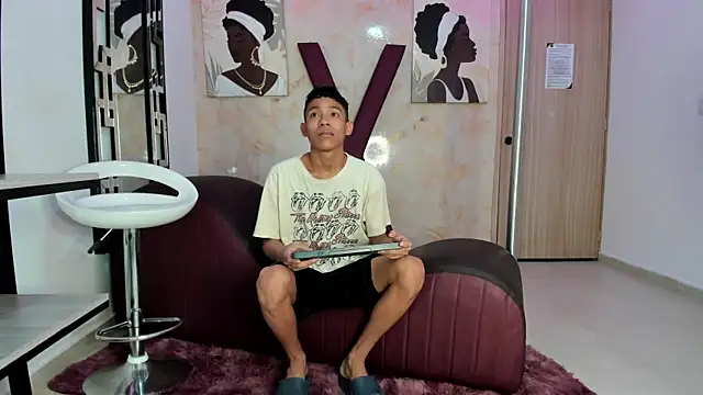 BEAUTY BOYS1 online show from 04-06-26, 01:23