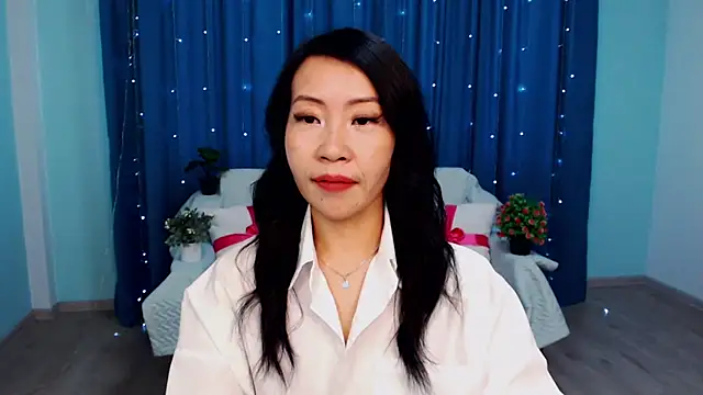 Snapshot of LiaPak chatting on 10-23-25, 01:05 LiaPak online show from 10-23-25, 01:05