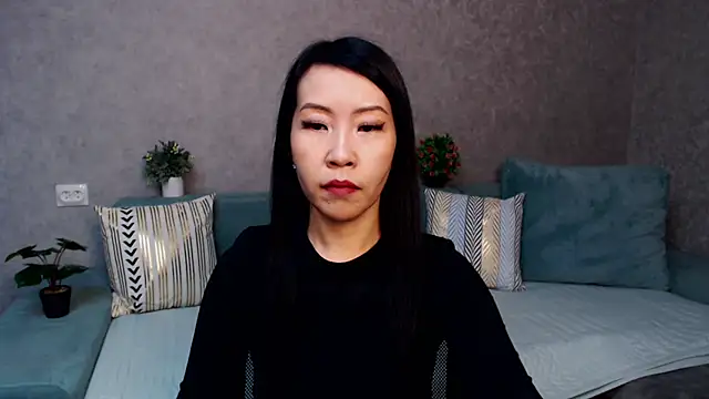 Snapshot of LiaPak chatting on 11-13-25, 01:04 LiaPak online show from 11-13-25, 01:04