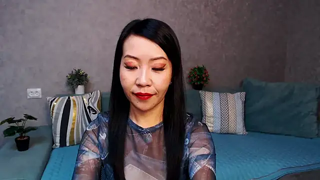 Snapshot of LiaPak chatting on 11-21-25, 01:04 LiaPak online show from 11-21-25, 01:04