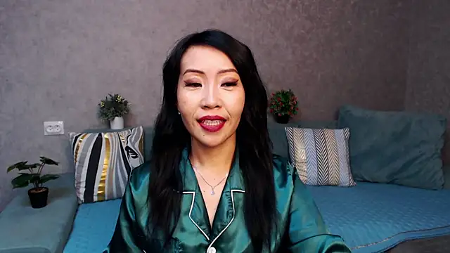 Snapshot of LiaPak chatting on 11-22-25, 02:54 LiaPak online show from 11-22-25, 02:54