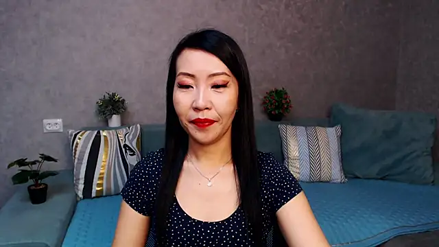 Snapshot of LiaPak chatting on 11-24-25, 01:05 LiaPak online show from 11-24-25, 01:05