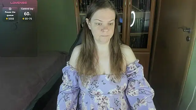 Snapshot of MiaLores chatting on 05-27-26, 09:06 MiaLores online show from 05-27-26, 09:06