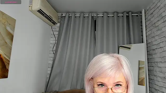 Hella Fabel online show from 12-14-25, 01:11