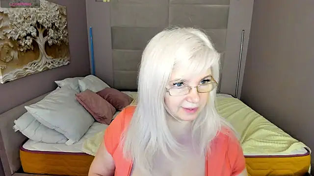 Hella Fabel online show from 05-25-26, 01:11