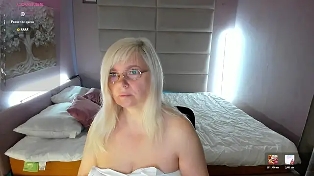 Hella Fabel online show from 07-26-26, 01:03
