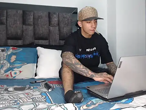 Snapshot of cash_masters777 chatting on 09-16-25, 12:00 cash masters777 online show from 09-16-25, 12:00