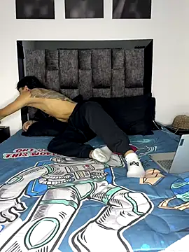 Snapshot of cash_masters777 chatting on 10-27-25, 12:31 cash masters777 online show from 10-27-25, 12:31