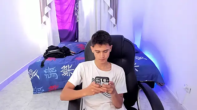 Aron Boyy online show from 10-16-25, 07:37