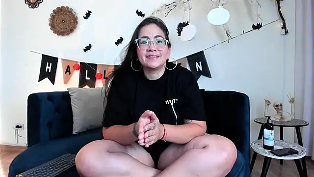 alissonbronw     online show from 10-15-25, 07:58