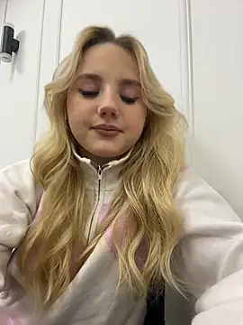 Sky Cutie online show from 11-29-25, 04:48