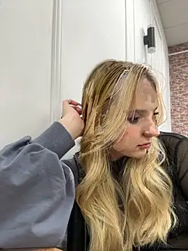 Sky Cutie online show from 11-30-25, 04:16